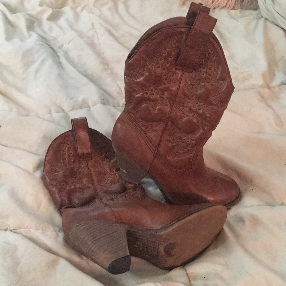 Women’s heeled cowboy boots size 6